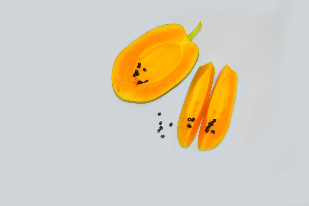 Papaya fruta con enzimas proteolíticas